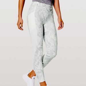 Lululemon RARE leggings size 4 in Jasmine White Multi